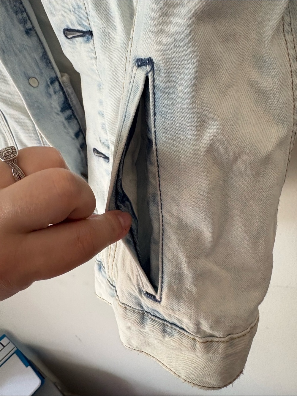 Levi's Light Blue Denim Jacket with Tan Leather Patch - Picture 7 of 12